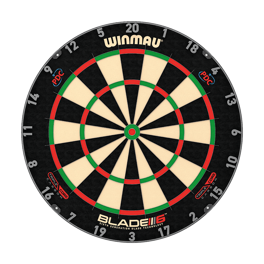 Das Bild zeigt ein Winmau Blade 6 TripleCore Steeldartboard. Die Dartscheibe hat ein klassisches Design mit schwarzen, weißen, roten und grünen Feldern.